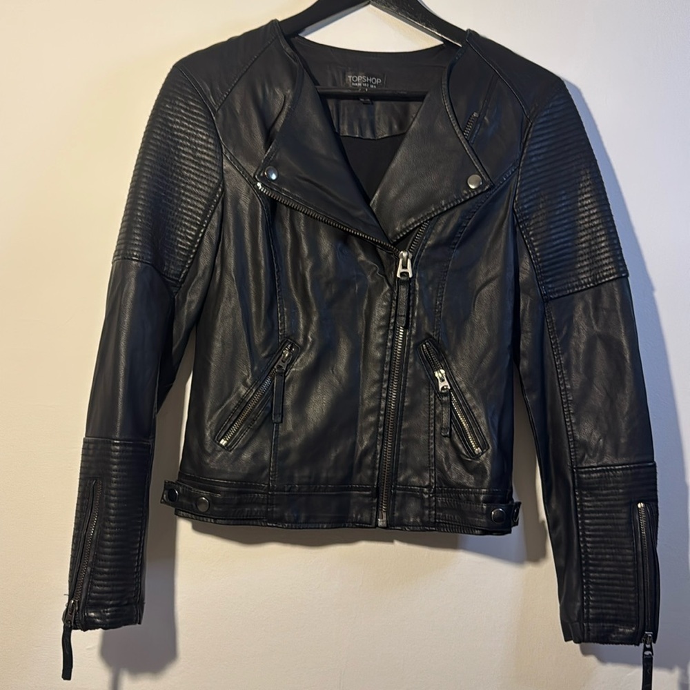 TOPSHOP MOTO STYLE FAUX LEATHER JACKET SIZE US2